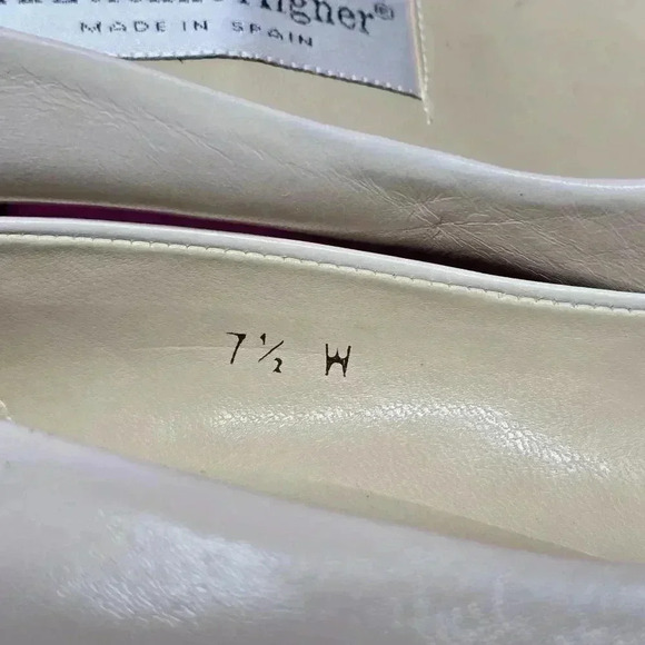 Etienne Aigner Cream Heels - Picture 4 of 11